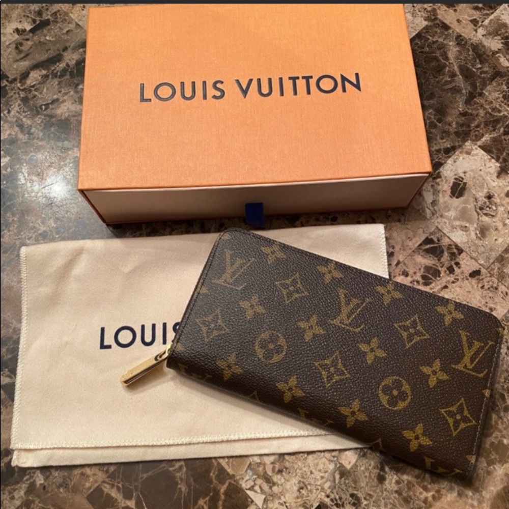 100% AUTHENTIC LOUIS VUITTON LARGE ZIPPY WALLET❌SOLD❌